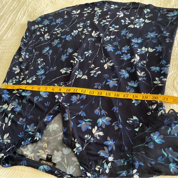 ROZ & ALI, Floral Navy Blue blouse, SIZE: L - Picture 8 of 12
